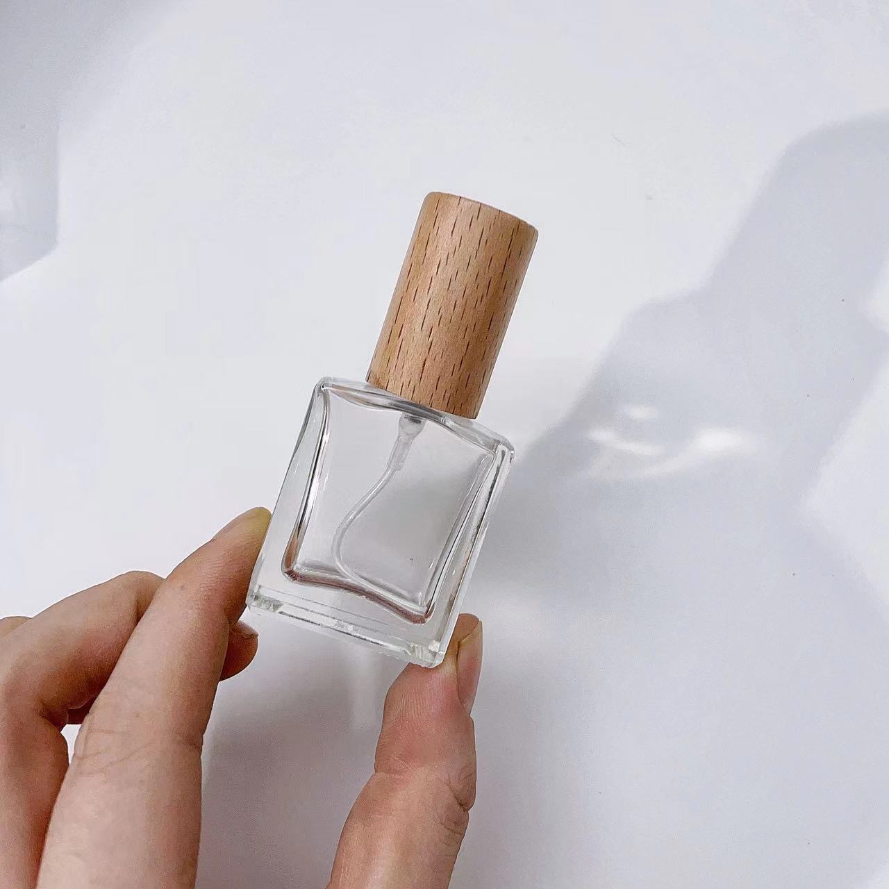 나무 뚜껑이 있는 투명한 두꺼운 유리 향수 스프레이 병 - Oud Perfume Spray 리뷰 및 가격